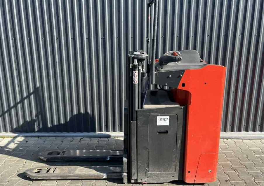 Linde D12SF - Stacker: foto 2 Linde D12SF - Stacker: foto 2
