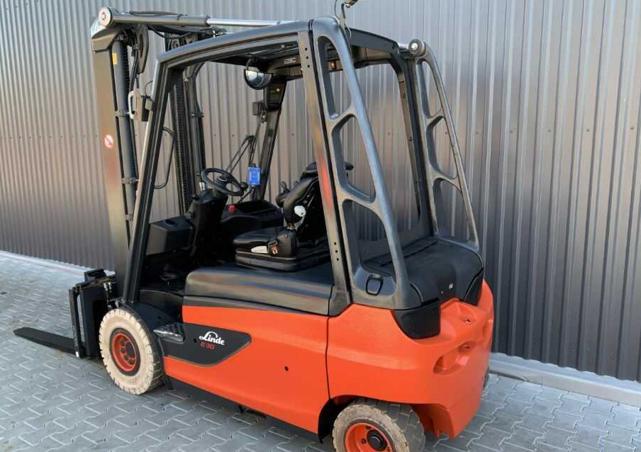 Linde E30L-01 - Empilhador elétrico: foto 4 Linde E30L-01 - Empilhador elétrico: foto 4