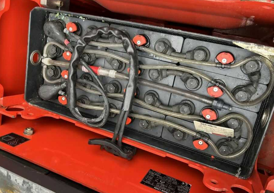 Linde P30C - Trator elétrics: foto 5 Linde P30C - Trator elétrics: foto 5