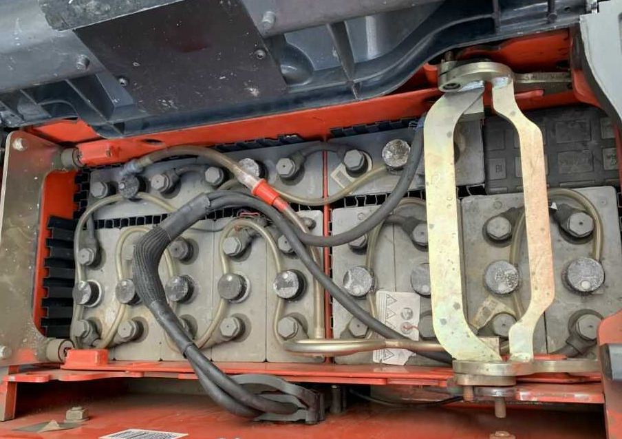 Linde P30C - Trator elétrics: foto 5 Linde P30C - Trator elétrics: foto 5