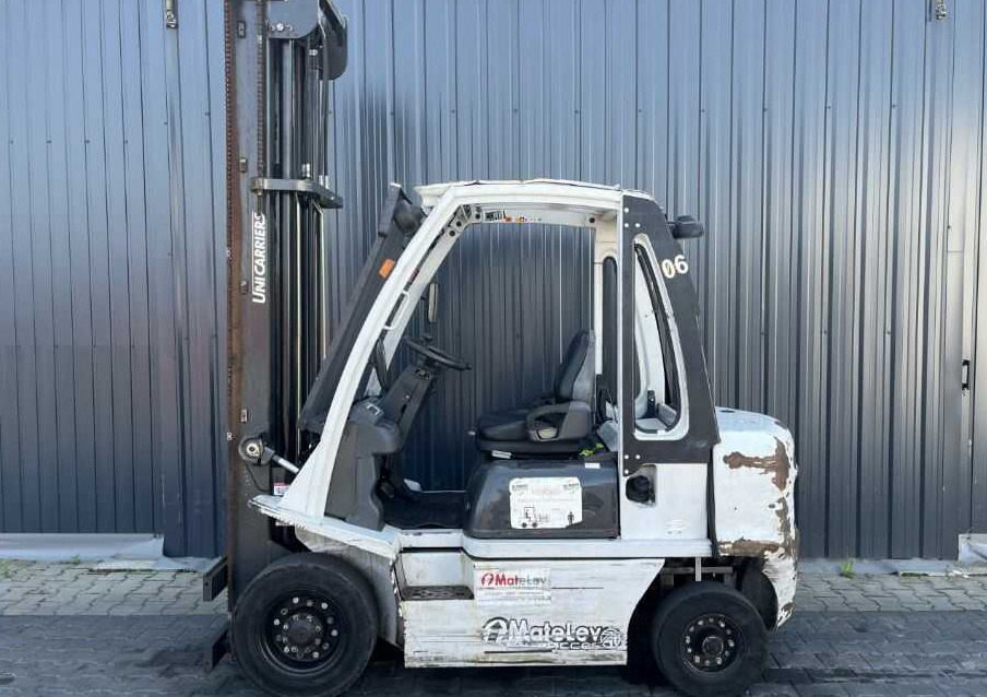 Nissan Y1D2A25Q - Empilhador a diesel: foto 2 Nissan Y1D2A25Q - Empilhador a diesel: foto 2