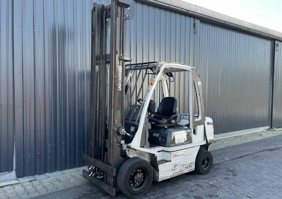 Nissan Y1D2A25Q - Empilhador a diesel: foto 1 Nissan Y1D2A25Q - Empilhador a diesel: foto 1