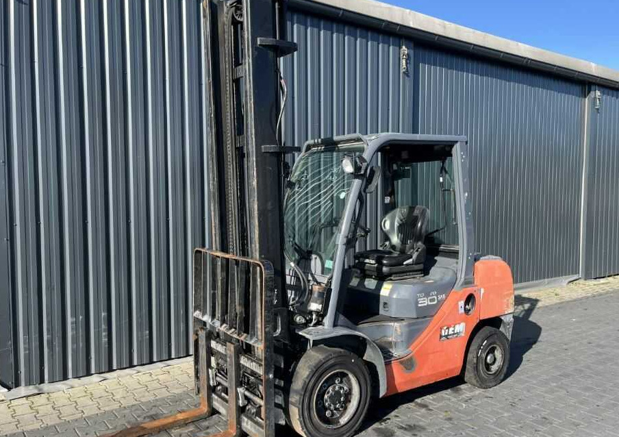 Toyota 8FDF30 - Empilhador a diesel: foto 1 Toyota 8FDF30 - Empilhador a diesel: foto 1