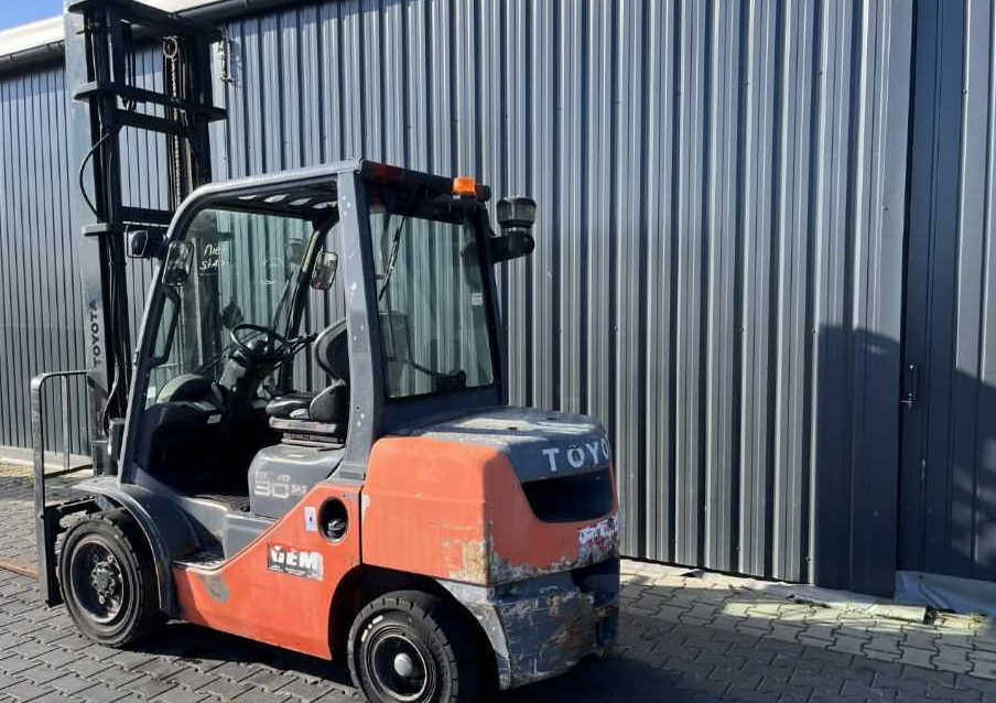 Toyota 8FDF30 - Empilhador a diesel: foto 3 Toyota 8FDF30 - Empilhador a diesel: foto 3