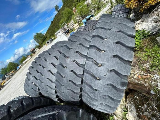 Bridgestone 30.00R51 - Jantes e pneus: foto 3 Bridgestone 30.00R51 - Jantes e pneus: foto 3