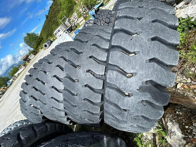 Bridgestone 30.00R51 - Jantes e pneus: foto 1 Bridgestone 30.00R51 - Jantes e pneus: foto 1