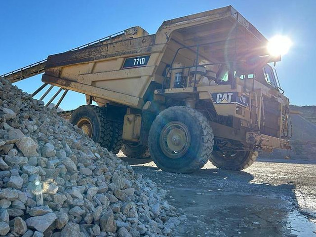 Caterpillar 771D - Dumper: foto 2 Caterpillar 771D - Dumper: foto 2