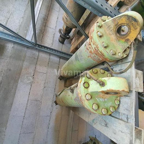 Peça universal para Escavadora de rastos Liebherr: foto 11 Peça universal para Escavadora de rastos Liebherr: foto 11