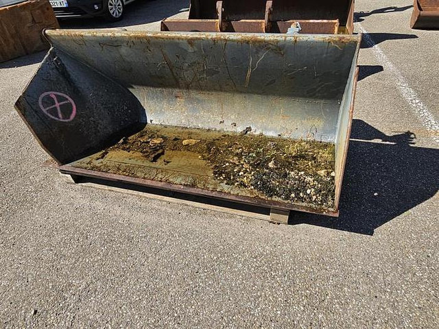 Volvo Volvo standard 7t - Balde: foto 1 Volvo Volvo standard 7t - Balde: foto 1