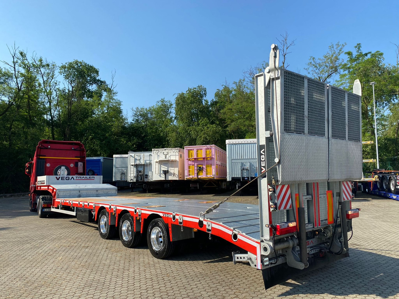 3 AXLE LOWBED (VEGA ITALIANO) - Semi-reboque baixa: foto 1 3 AXLE LOWBED (VEGA ITALIANO) - Semi-reboque baixa: foto 1