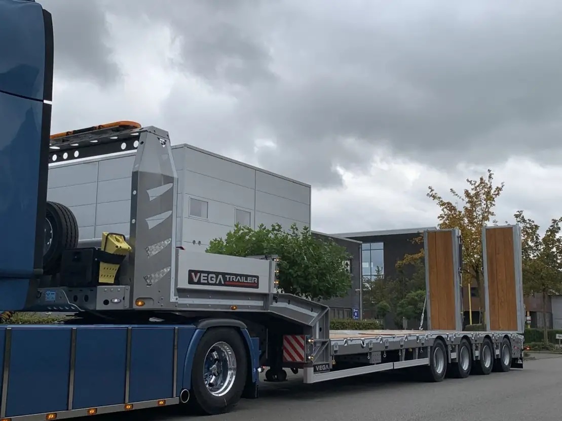 4 AXLE GERMANO TYPE LOWLOADER VEGA TRAILER - Semi-reboque baixa: foto 1 4 AXLE GERMANO TYPE LOWLOADER VEGA TRAILER - Semi-reboque baixa: foto 1