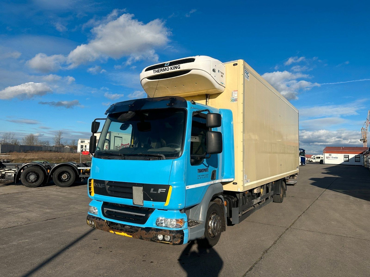 DAF LF 45.250 * THERMO-KING * AUTOMATIK * SCHMITZ * - Camião frigorífico: foto 2 DAF LF 45.250 * THERMO-KING * AUTOMATIK * SCHMITZ * - Camião frigorífico: foto 2