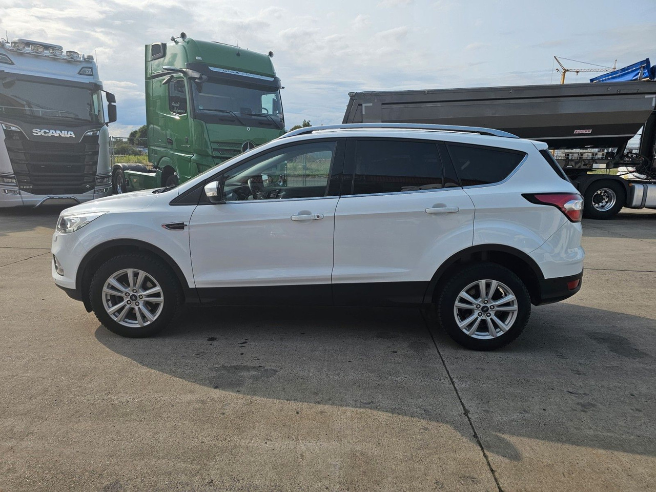 Ford Kuga Cool & Connect - SUV: foto 4 Ford Kuga Cool & Connect - SUV: foto 4
