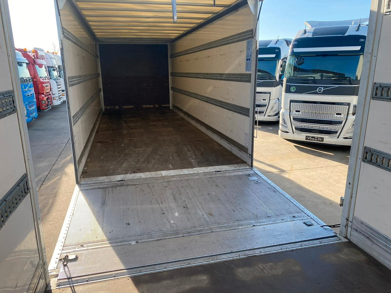 Locação financeira de  Iveco EUROCARGO 120E250 * MOTORSCHADEN * SCHLAFKABINE Iveco EUROCARGO 120E250 * MOTORSCHADEN * SCHLAFKABINE: foto 12