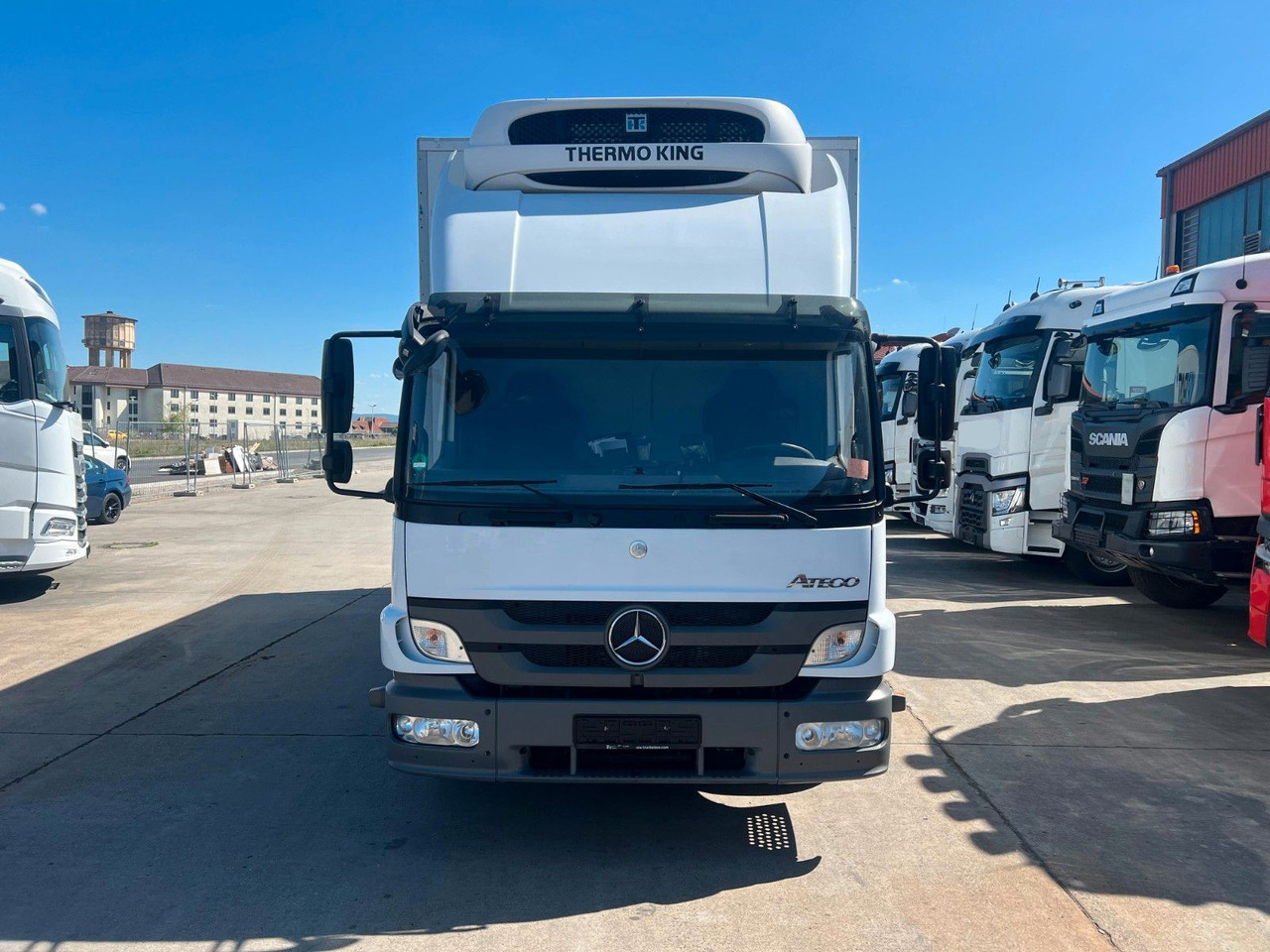 Mercedes-Benz Atego 1224 * KLIMA * THERMO KING * BÄR 1,5t * - Camião frigorífico: foto 2 Mercedes-Benz Atego 1224 * KLIMA * THERMO KING * BÄR 1,5t * - Camião frigorífico: foto 2