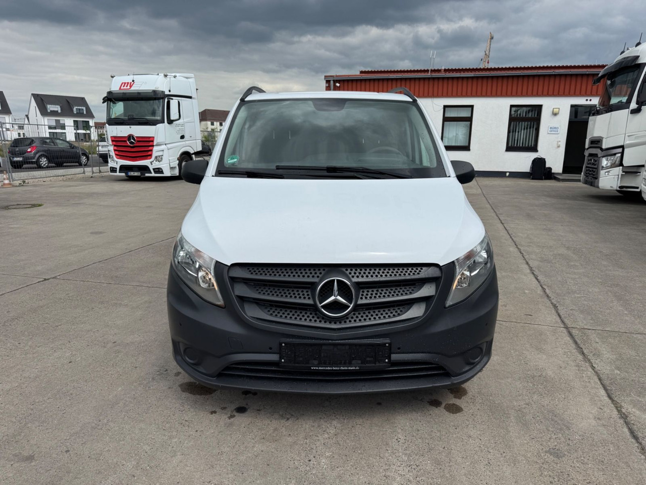 Mercedes-Benz VITO 111 CDI * LANG * KLIMA * SCHIEBETÜR R & L * - Furgão de passageiros: foto 2 Mercedes-Benz VITO 111 CDI * LANG * KLIMA * SCHIEBETÜR R & L * - Furgão de passageiros: foto 2