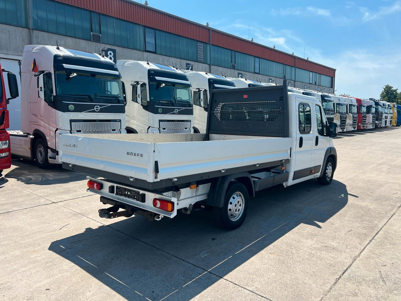 Peugeot Boxer * EURO 6 * 7 SITZER * 4 TÜRER * SCHALTGETR - Carrinha de caixa aberta, Carrinha cabine dupla: foto 4 Peugeot Boxer * EURO 6 * 7 SITZER * 4 TÜRER * SCHALTGETR - Carrinha de caixa aberta, Carrinha cabine dupla: foto 4