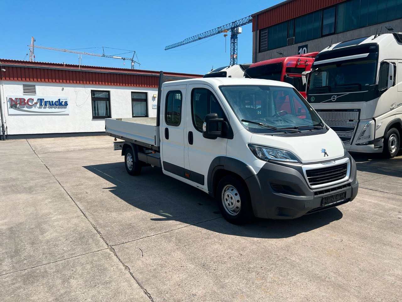 Peugeot Boxer * EURO 6 * 7 SITZER * 4 TÜRER * SCHALTGETR - Carrinha de caixa aberta, Carrinha cabine dupla: foto 3 Peugeot Boxer * EURO 6 * 7 SITZER * 4 TÜRER * SCHALTGETR - Carrinha de caixa aberta, Carrinha cabine dupla: foto 3