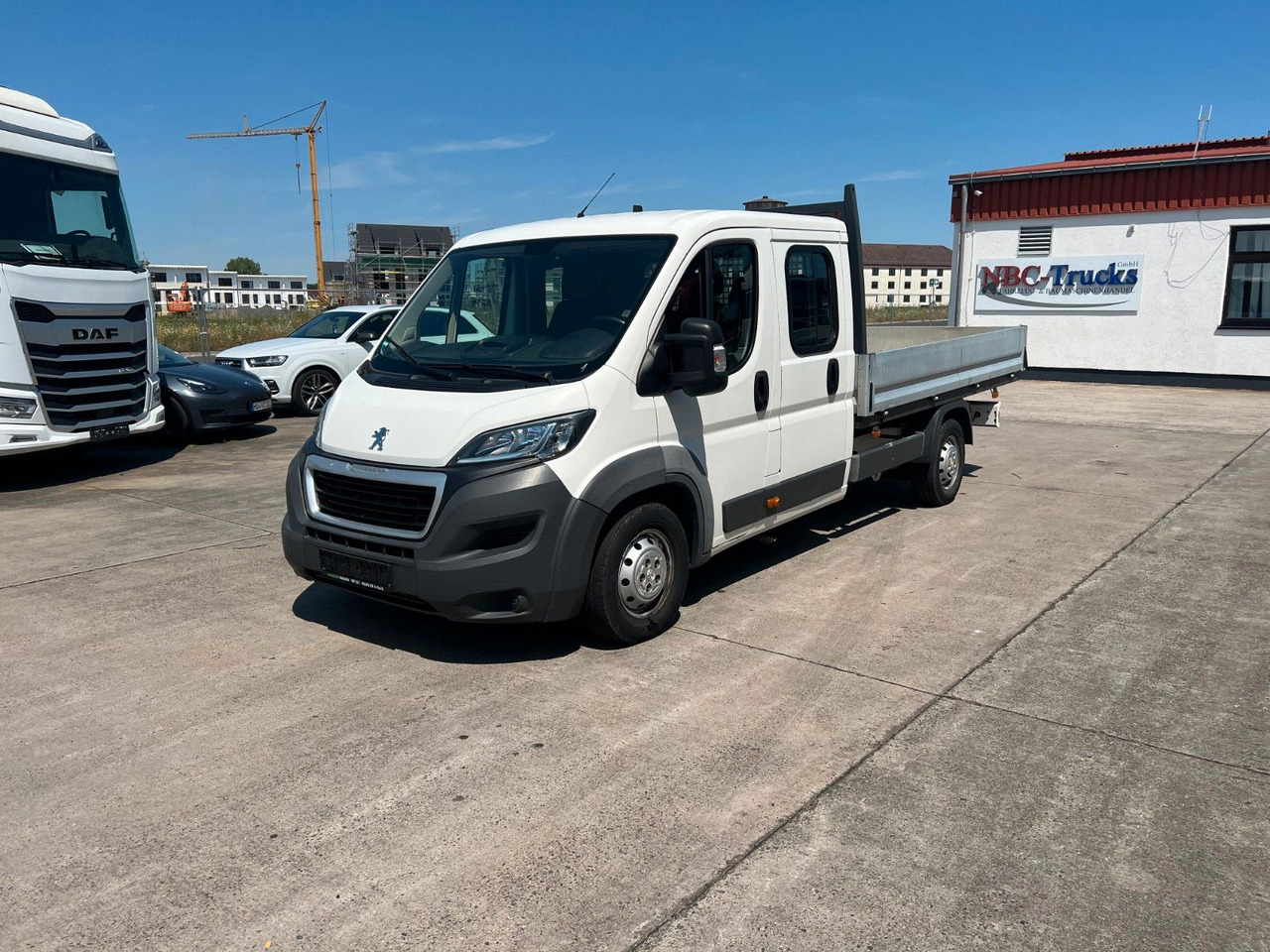 Peugeot Boxer * EURO 6 * 7 SITZER * 4 TÜRER * SCHALTGETR - Carrinha de caixa aberta, Carrinha cabine dupla: foto 1 Peugeot Boxer * EURO 6 * 7 SITZER * 4 TÜRER * SCHALTGETR - Carrinha de caixa aberta, Carrinha cabine dupla: foto 1