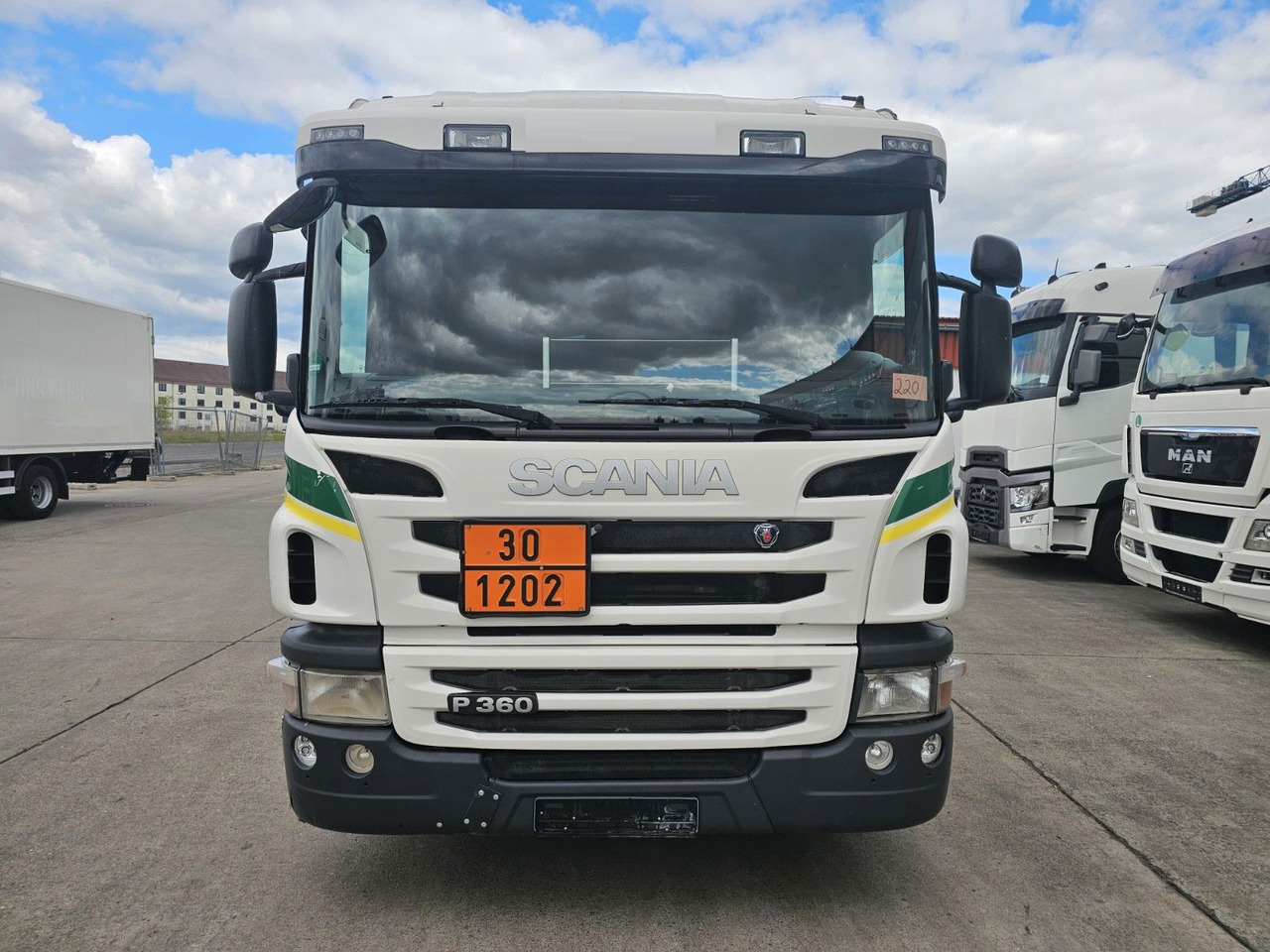 Scania P 360 * OBER/-UNTER * 3 KAMMER * BENZIN * - Camião cisterna: foto 2 Scania P 360 * OBER/-UNTER * 3 KAMMER * BENZIN * - Camião cisterna: foto 2