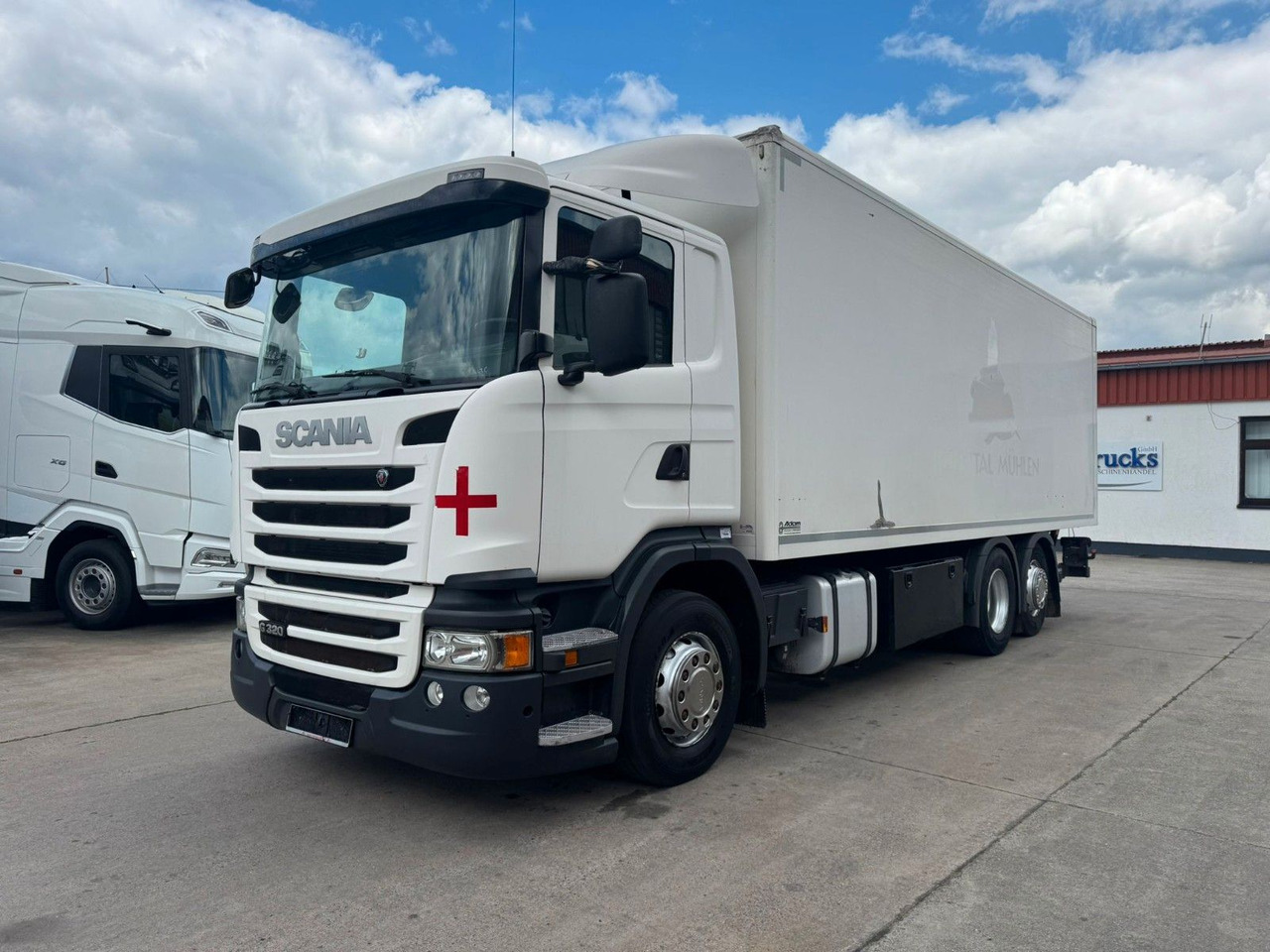 Scania P 380 * KOFFER * LBW 3 TON * LENK / LIFTACHSE * - Camião furgão: foto 1 Scania P 380 * KOFFER * LBW 3 TON * LENK / LIFTACHSE * - Camião furgão: foto 1