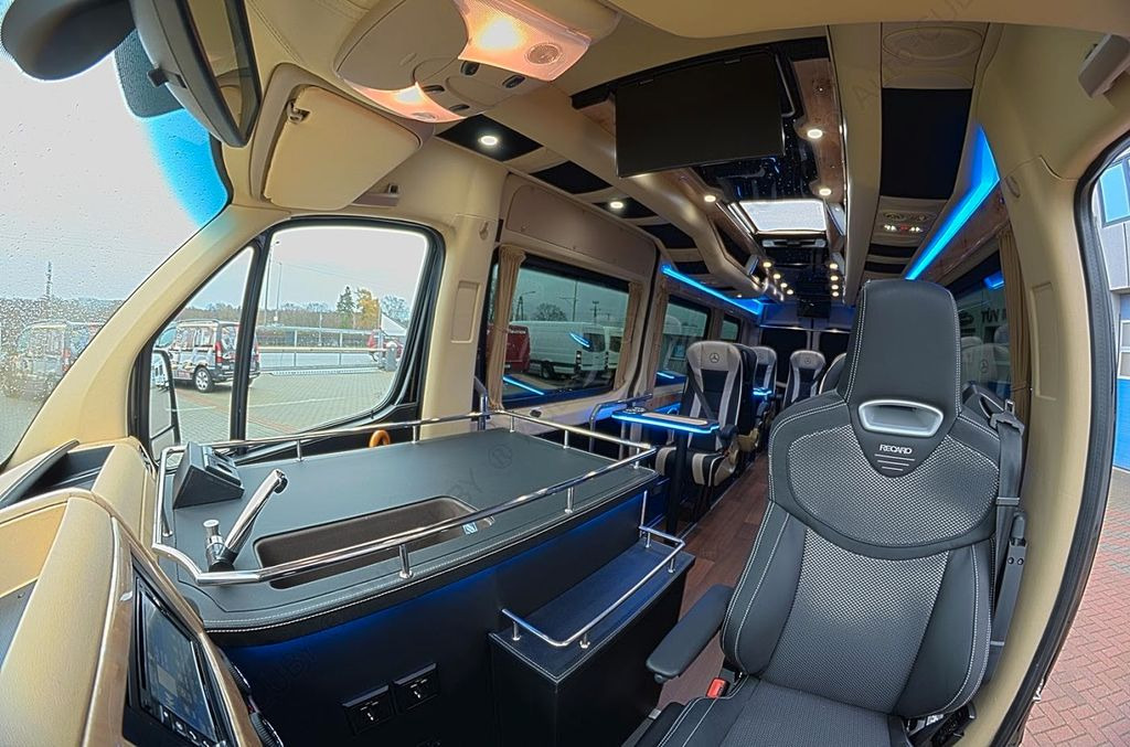 Mercedes-Benz Sprinter 319 VIP 8+1 Mercedes-Benz Sprinter 319 VIP 8+1 - Minibus, Furgão de passageiros: foto 4 Mercedes-Benz Sprinter 319 VIP 8+1 Mercedes-Benz Sprinter 319 VIP 8+1 - Minibus, Furgão de passageiros: foto 4