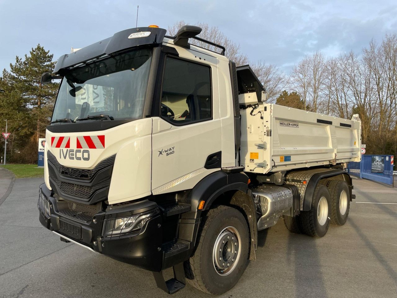 Iveco AD300X54Z HR X-WAY - Carrinha basculante: foto 2 Iveco AD300X54Z HR X-WAY - Carrinha basculante: foto 2