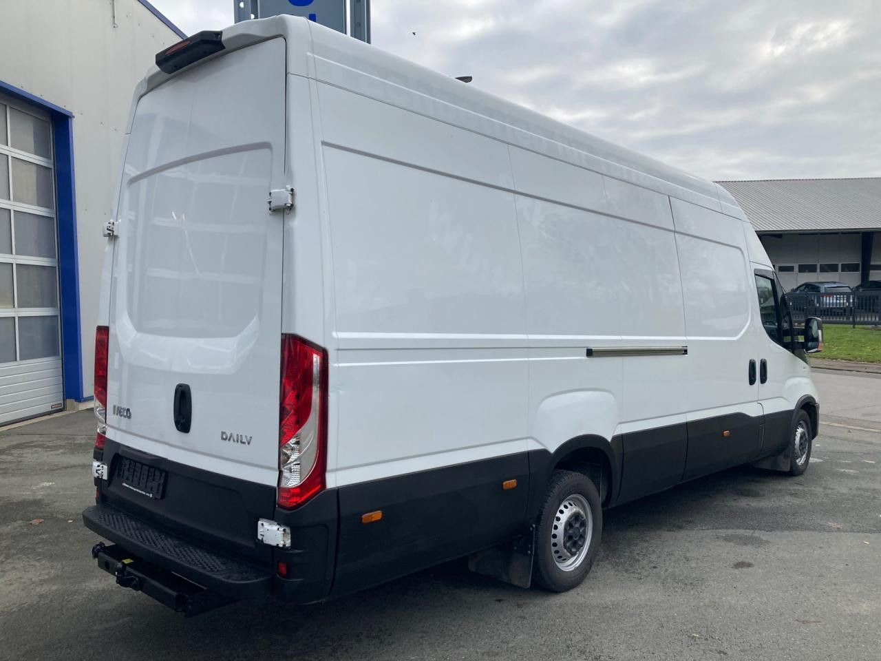 Iveco Daily 35S16V H3 Euro6 Klima AHK Navi ZV - Furgão: foto 4 Iveco Daily 35S16V H3 Euro6 Klima AHK Navi ZV - Furgão: foto 4