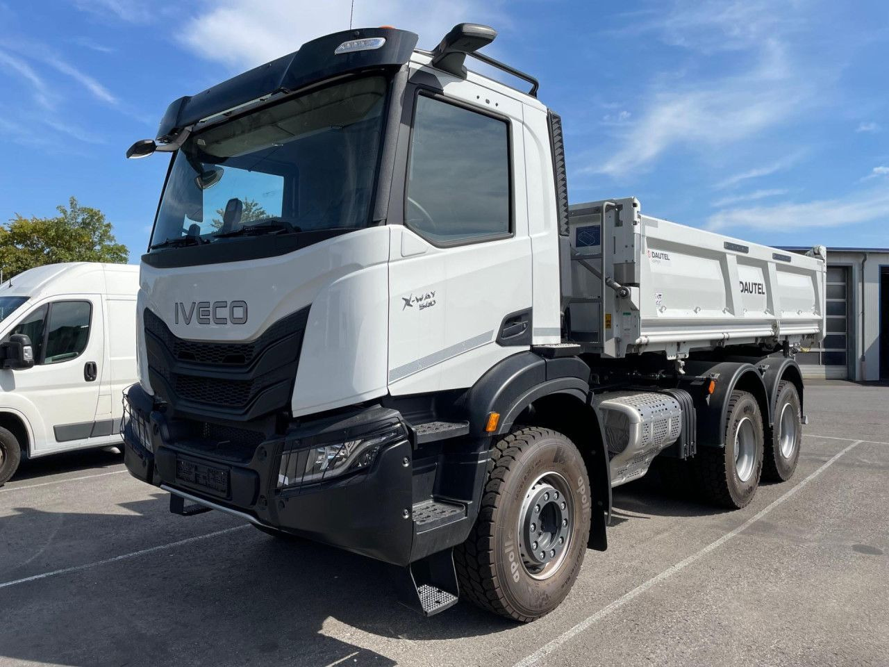 Iveco X-Way AD300X54Z HR OFF - Camião basculante: foto 1 Iveco X-Way AD300X54Z HR OFF - Camião basculante: foto 1