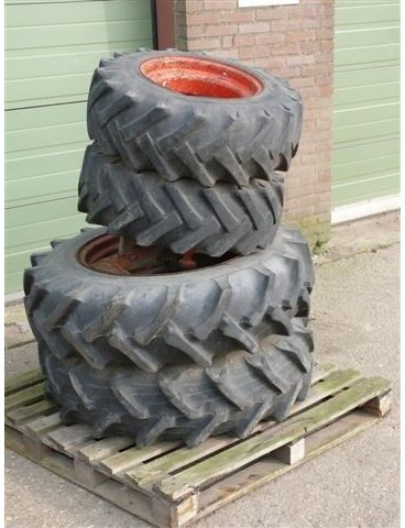 SET dubbbel lucht 12.4 x 32 - Jantes e pneus: foto 1 SET dubbbel lucht 12.4 x 32 - Jantes e pneus: foto 1