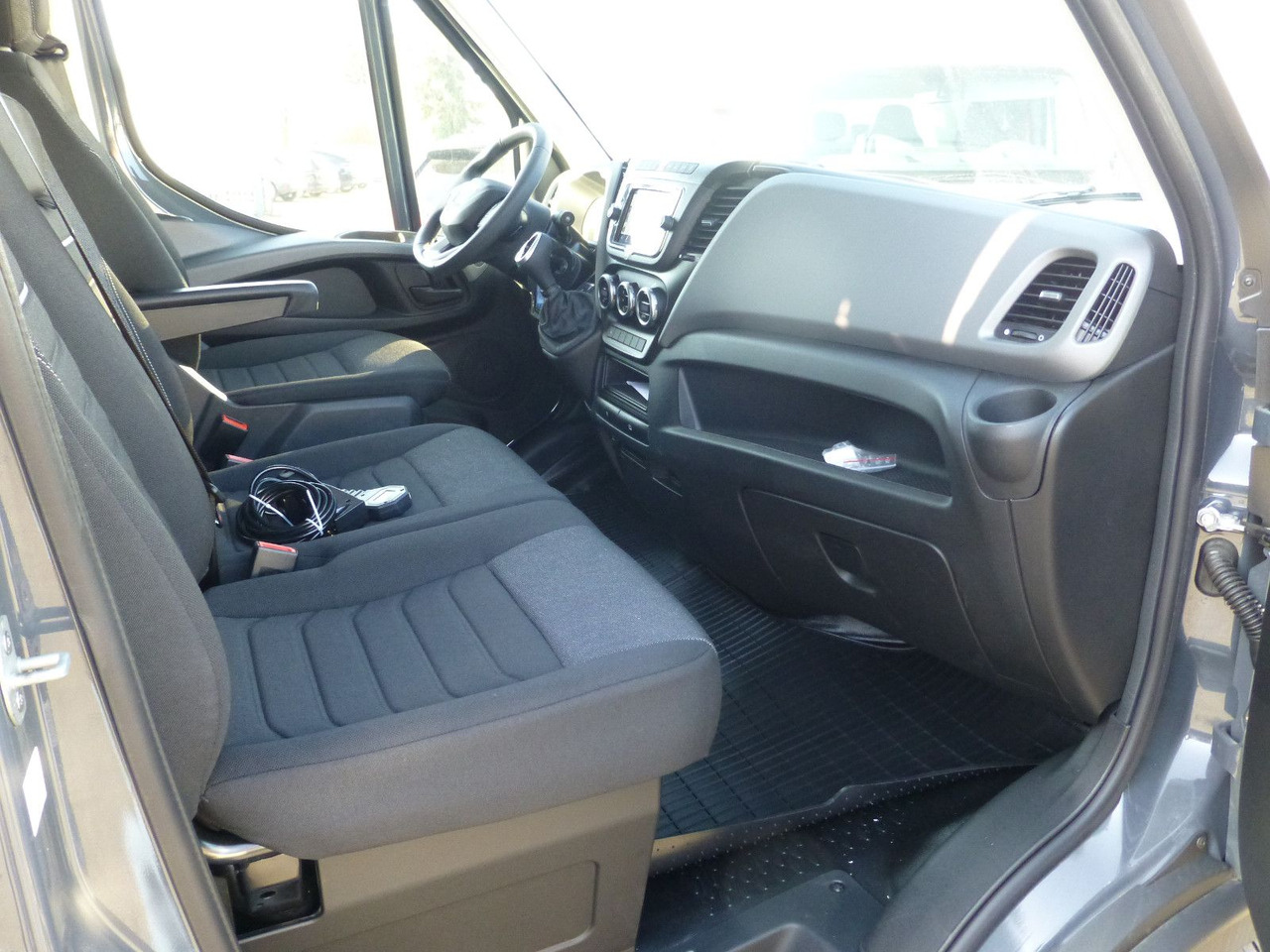 Caminhão reboque Iveco Daily 35S18 Autotransporter  NAVI Schlafkabine: foto 18