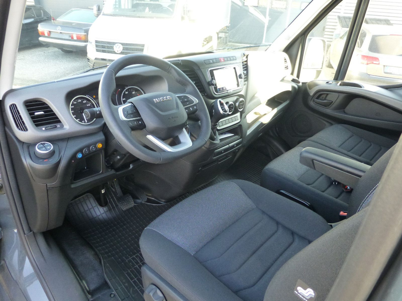 Caminhão reboque Iveco Daily 35S18 Autotransporter  NAVI Schlafkabine: foto 14
