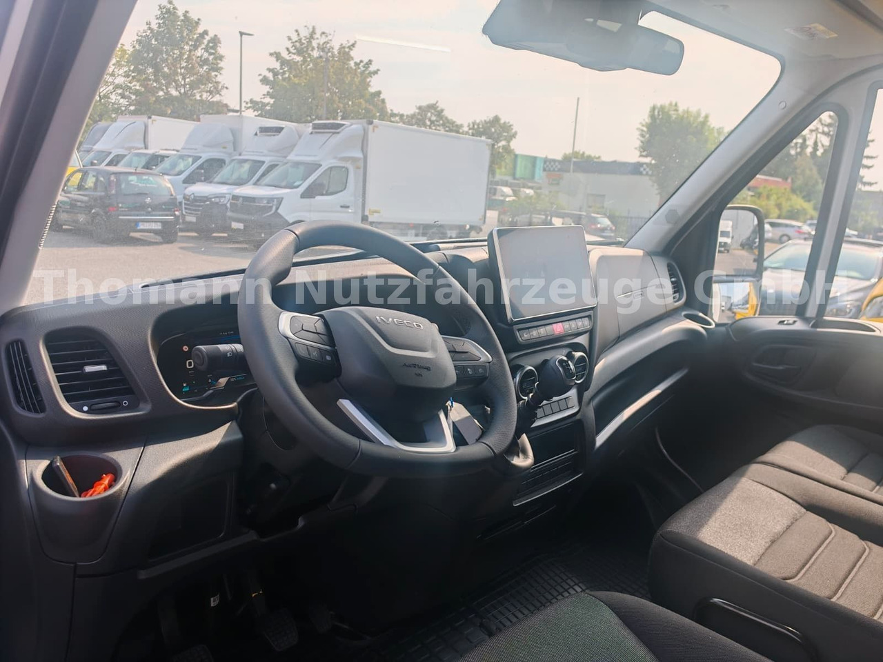 Iveco Daily 35S18 Koffer + LBW Navi/ACC Tempomat - Carrinha de contentor: foto 5 Iveco Daily 35S18 Koffer + LBW Navi/ACC Tempomat - Carrinha de contentor: foto 5