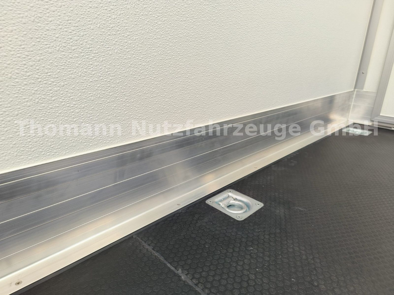 Peugeot Boxer Premium Koffer Extra Tief mit Klappe ! - Carrinha de contentor: foto 2 Peugeot Boxer Premium Koffer Extra Tief mit Klappe ! - Carrinha de contentor: foto 2