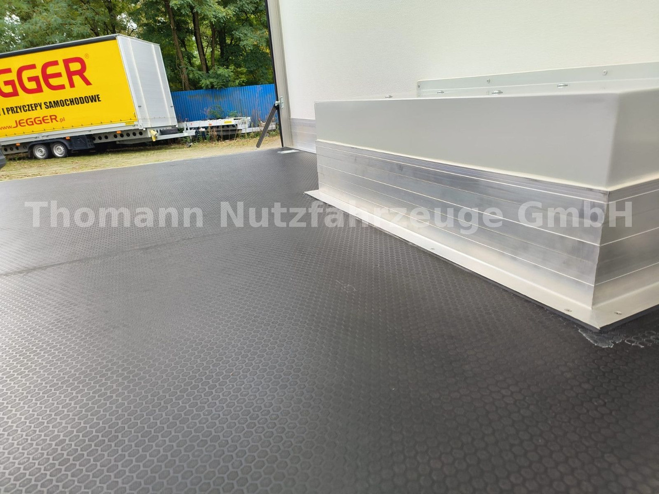 Peugeot Boxer Premium Koffer Extra Tief mit Klappe ! - Carrinha de contentor: foto 3 Peugeot Boxer Premium Koffer Extra Tief mit Klappe ! - Carrinha de contentor: foto 3
