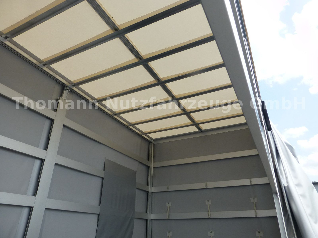 Carrinha de lona Renault NEW Master Pritsche Plane Schlafkabine: foto 11 Carrinha de lona Renault NEW Master Pritsche Plane Schlafkabine: foto 11