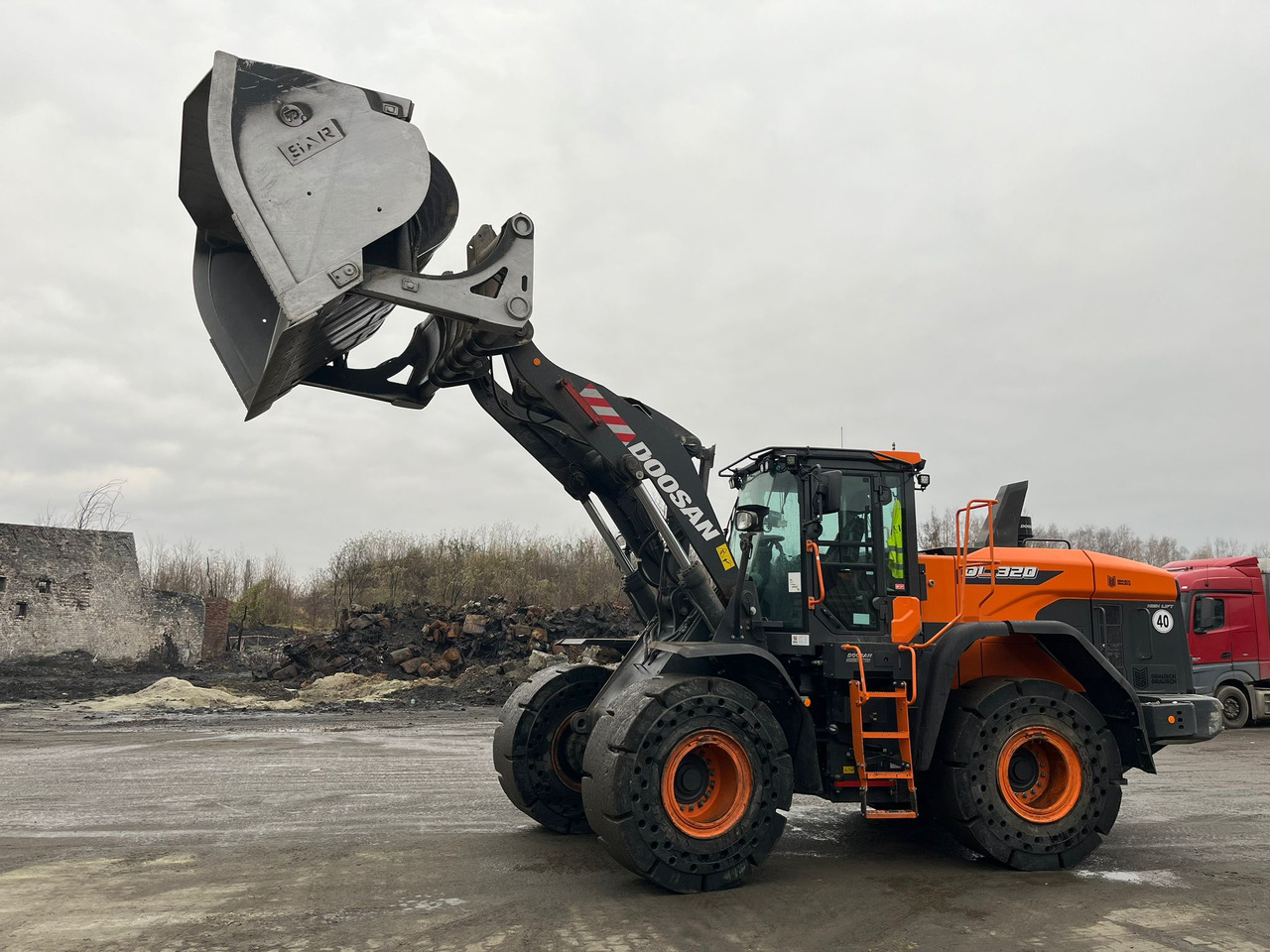DOOSAN DL320-7 - Pá carregadora de rodas: foto 1 DOOSAN DL320-7 - Pá carregadora de rodas: foto 1
