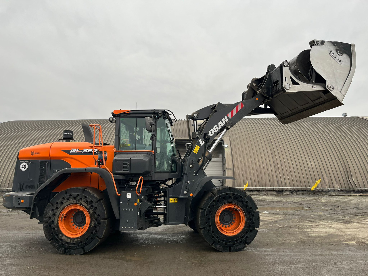 DOOSAN DL320-7 - Pá carregadora de rodas: foto 4 DOOSAN DL320-7 - Pá carregadora de rodas: foto 4