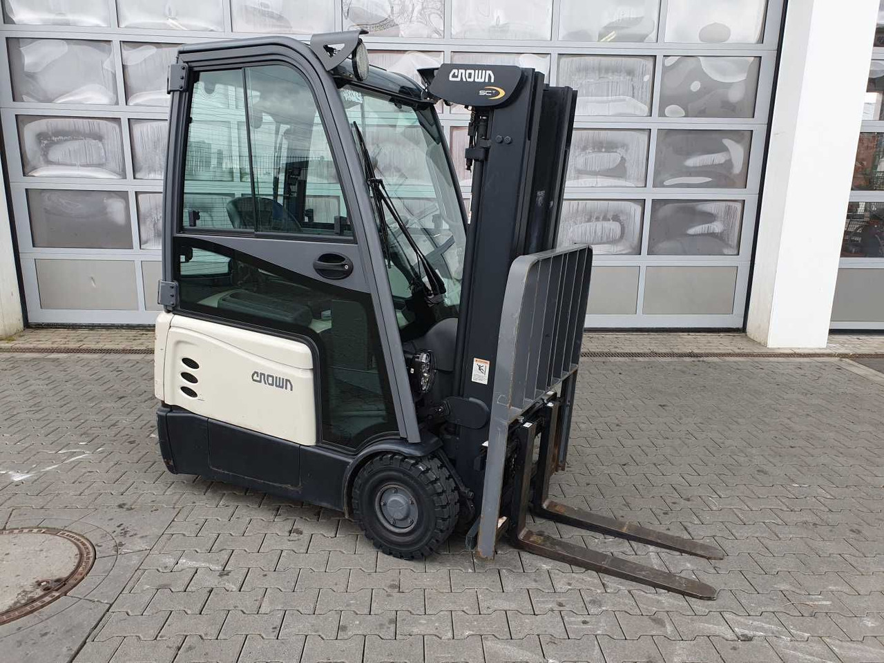 Crown SCT6020-1.3 /Triplex: 4.30m / SS / 1.185h! - Empilhador elétrico: foto 2 Crown SCT6020-1.3 /Triplex: 4.30m / SS / 1.185h! - Empilhador elétrico: foto 2