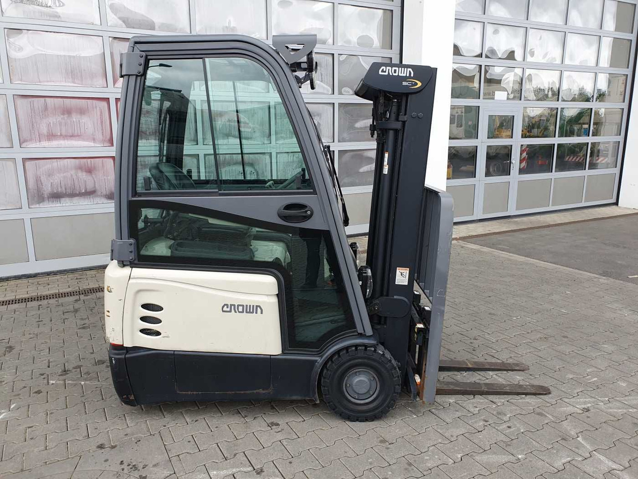 Crown SCT6020-1.3 /Triplex: 4.30m / SS / 1.185h! - Empilhador elétrico: foto 3 Crown SCT6020-1.3 /Triplex: 4.30m / SS / 1.185h! - Empilhador elétrico: foto 3