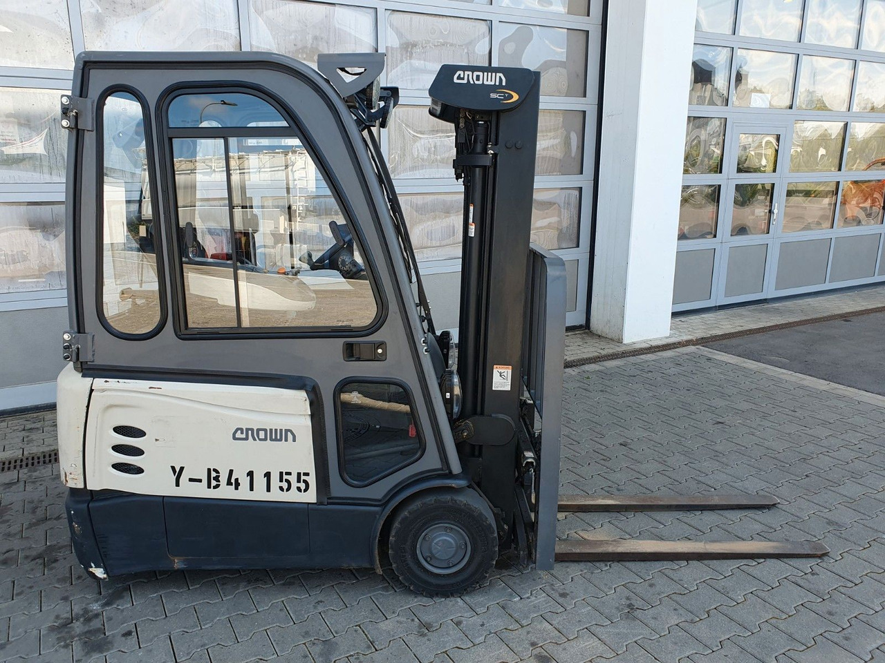 Crown SCT6020-1.3 / Triplex 4,3m / 2.658h / 2020 - Empilhador elétrico: foto 2 Crown SCT6020-1.3 / Triplex 4,3m / 2.658h / 2020 - Empilhador elétrico: foto 2