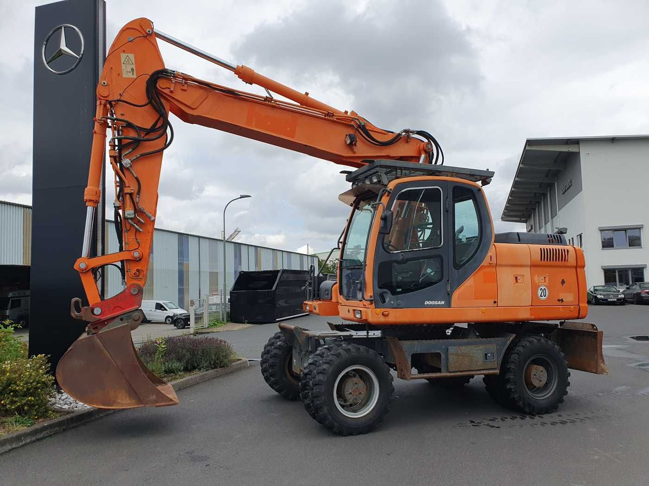 Doosan DX190W / 2008 / 12.349h / 1x Tieflöffel - Escavadeira de rodas: foto 2 Doosan DX190W / 2008 / 12.349h / 1x Tieflöffel - Escavadeira de rodas: foto 2