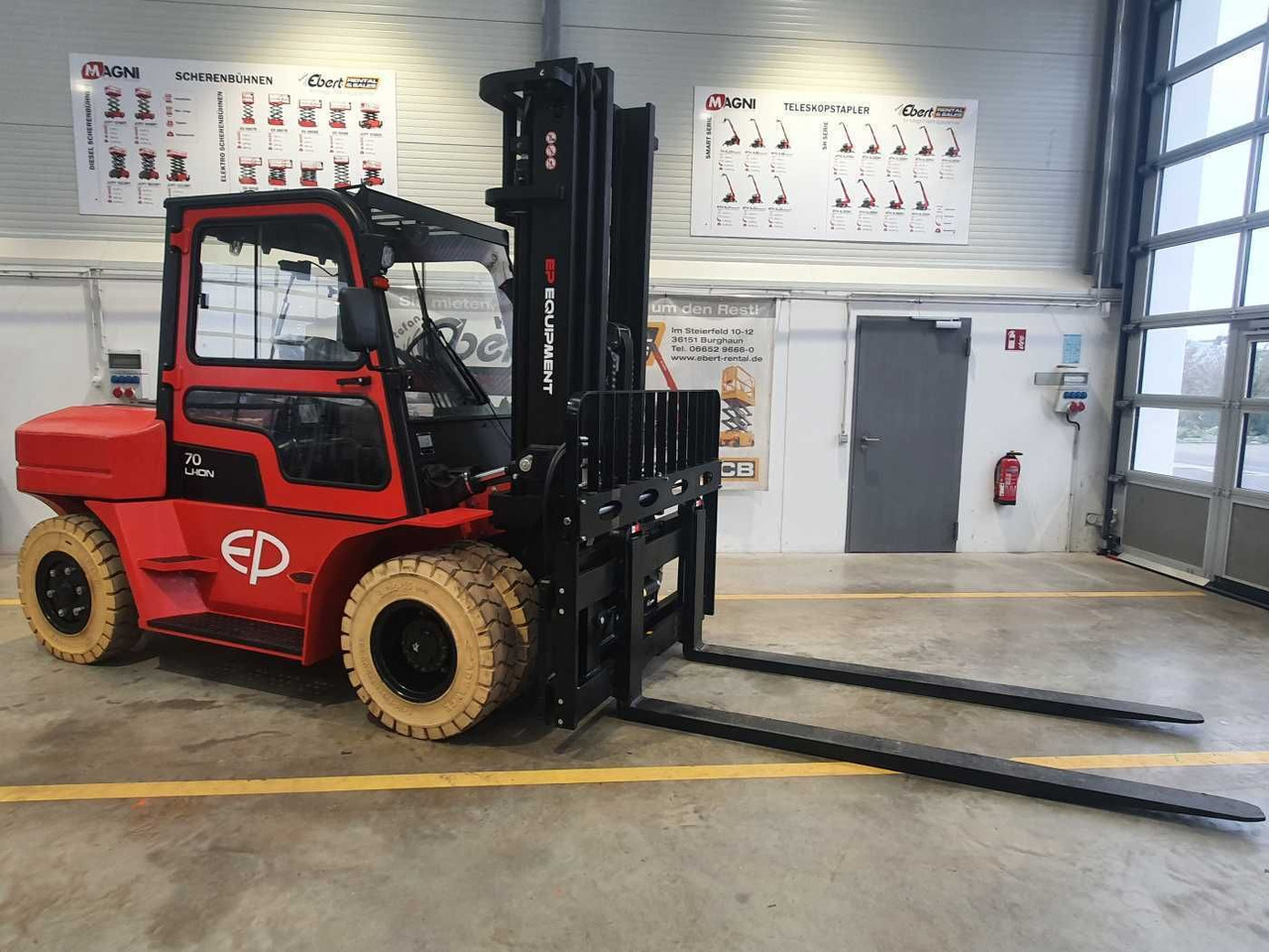 EP Equipment EFL 702 / 7T / Triplex: 5,40m / ZVG - Empilhador elétrico: foto 4 EP Equipment EFL 702 / 7T / Triplex: 5,40m / ZVG - Empilhador elétrico: foto 4