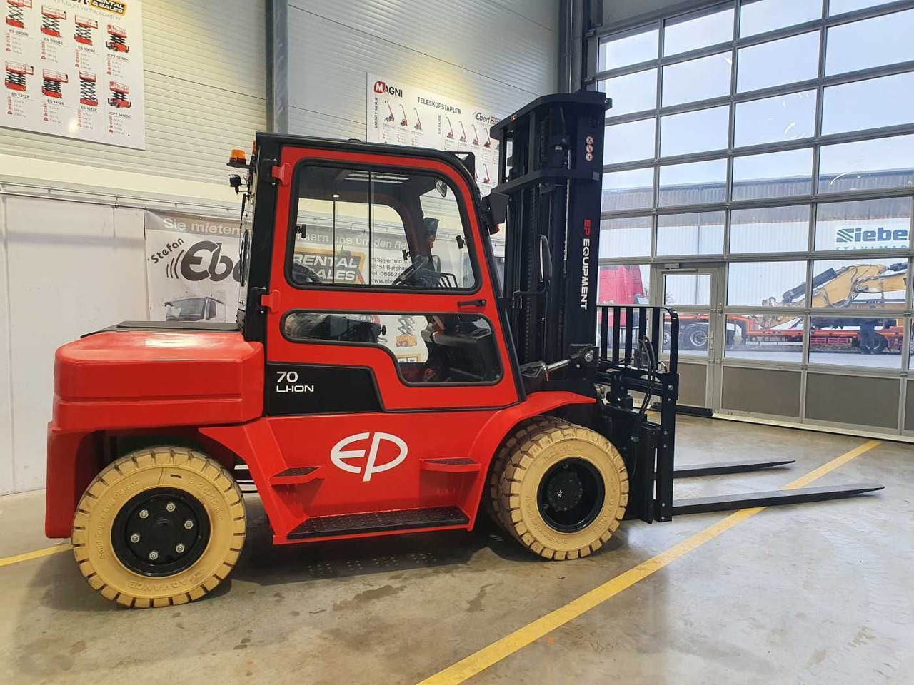 EP Equipment EFL 702 / 7T / Triplex: 5,40m / ZVG - Empilhador elétrico: foto 5 EP Equipment EFL 702 / 7T / Triplex: 5,40m / ZVG - Empilhador elétrico: foto 5