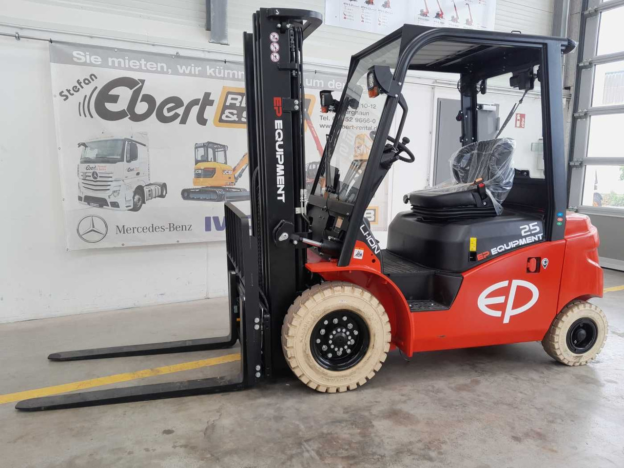 EP Equipment EFL253 / Triplex: 4,80m / SS / Neu - Empilhador elétrico: foto 1 EP Equipment EFL253 / Triplex: 4,80m / SS / Neu - Empilhador elétrico: foto 1