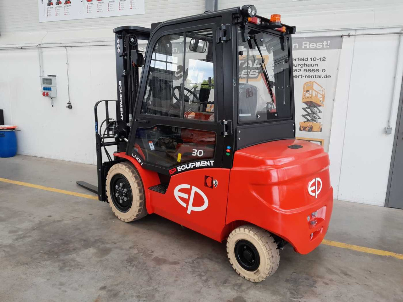 EP Equipment EFL303 / 3,0T / Triplex: 4,80m / SS - Empilhador elétrico: foto 3 EP Equipment EFL303 / 3,0T / Triplex: 4,80m / SS - Empilhador elétrico: foto 3