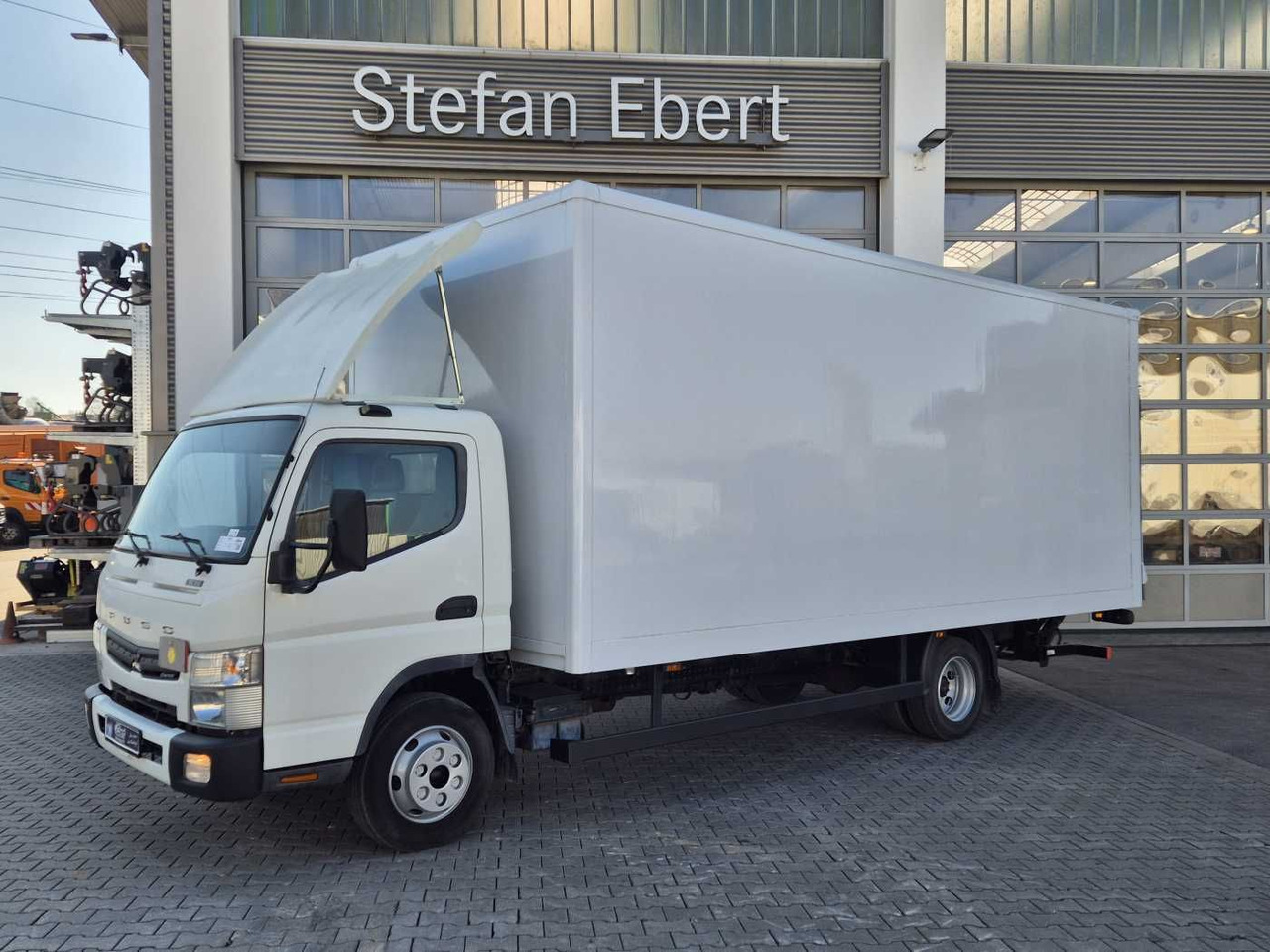 FUSO Mitsubishi Canter 7C18 Koffer LBW Spoiler Klima - Carrinha de contentor: foto 3 FUSO Mitsubishi Canter 7C18 Koffer LBW Spoiler Klima - Carrinha de contentor: foto 3