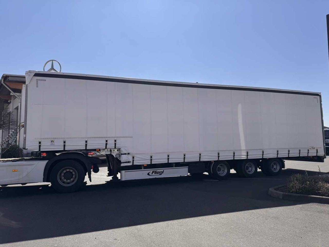 Fliegl SDS 350 Schiebeplane+Verdeck XL SAF 20.900Km - Semi-reboque baixa: foto 4 Fliegl SDS 350 Schiebeplane+Verdeck XL SAF 20.900Km - Semi-reboque baixa: foto 4