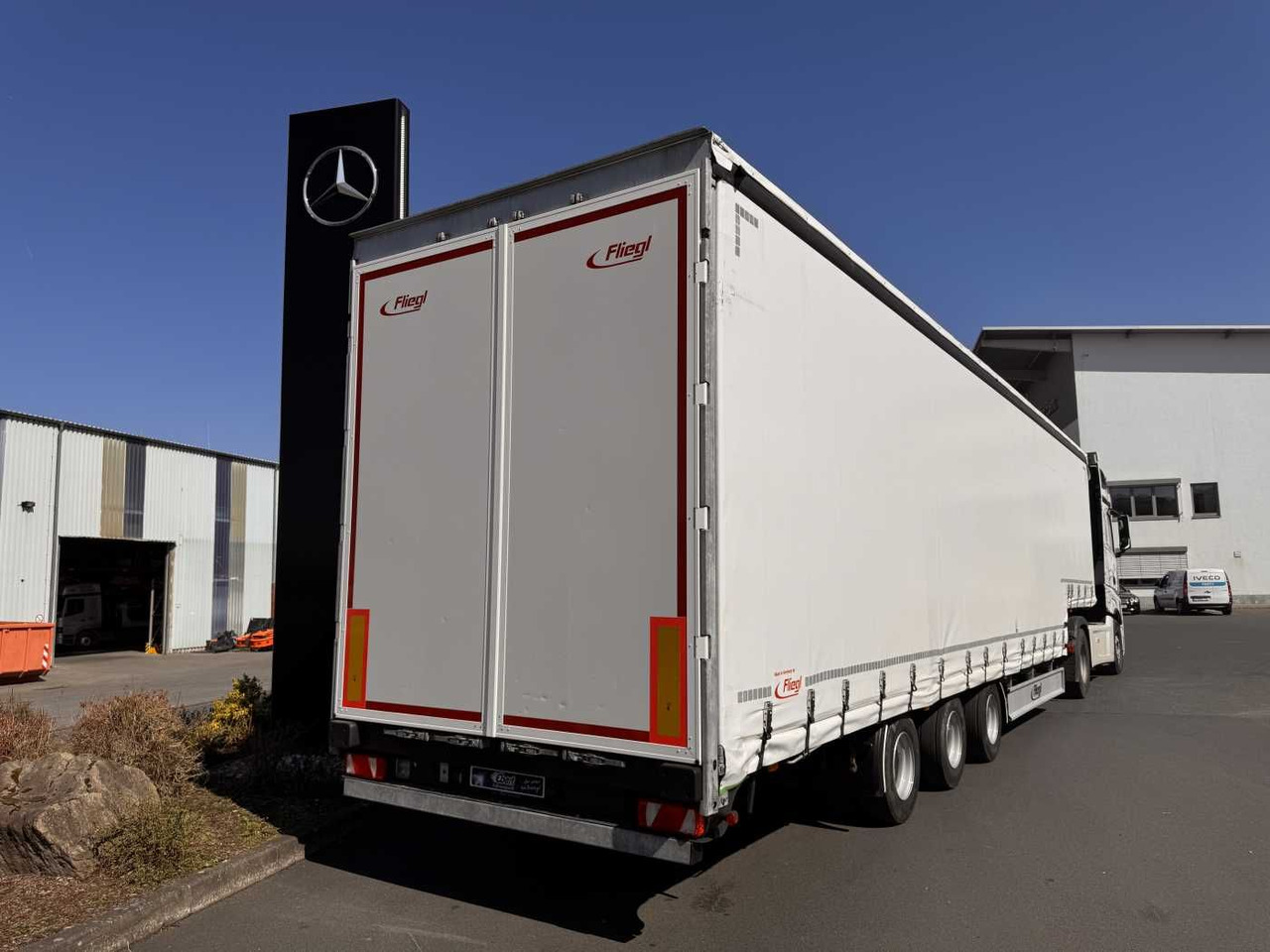 Fliegl SDS 350 Schiebeplane+Verdeck XL SAF 20.900Km - Semi-reboque baixa: foto 5 Fliegl SDS 350 Schiebeplane+Verdeck XL SAF 20.900Km - Semi-reboque baixa: foto 5
