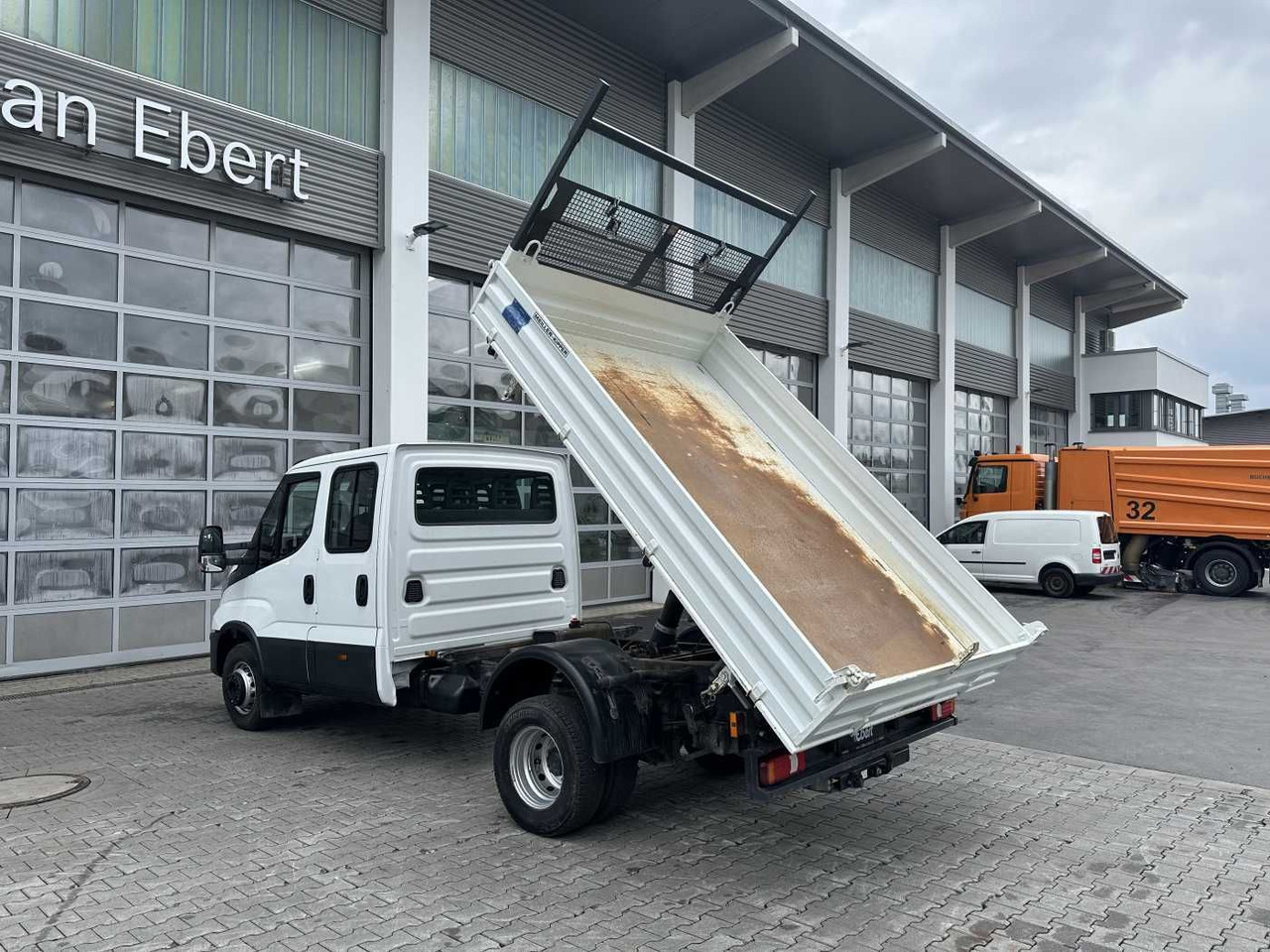 Iveco 70C18H 3-S.Kipper *R.3750mm*7Sitze*AHK* - Carrinha basculante: foto 3 Iveco 70C18H 3-S.Kipper *R.3750mm*7Sitze*AHK* - Carrinha basculante: foto 3